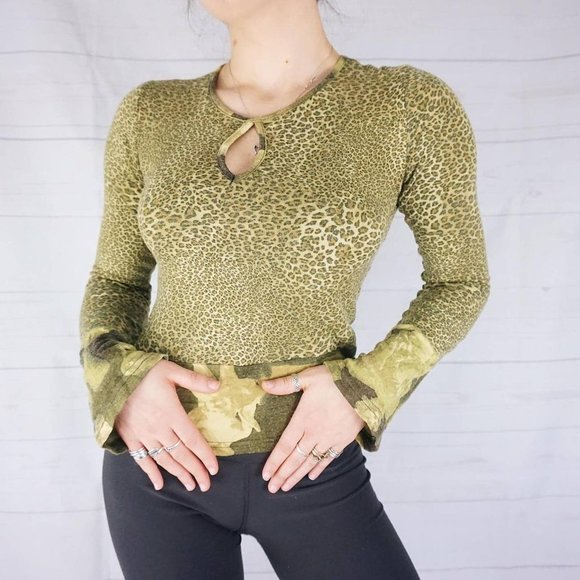 🍓Y2K GREEN CHEETAH AND CHERUB PRINT LONG SLEEVE🍓 - Picture 3 of 4